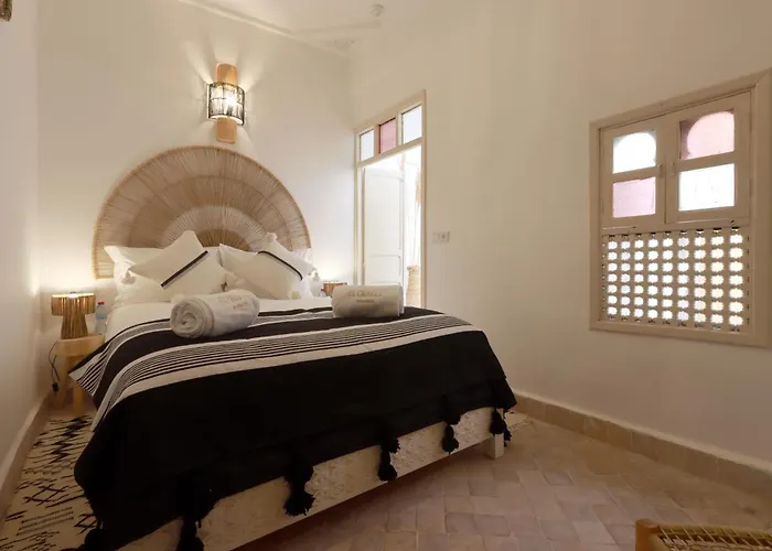 Riad El Charsa, Logement Entier 4 A 6 Personnes, Proche Jemaa El Fna, Rooftop Et Bassin Chauffe
