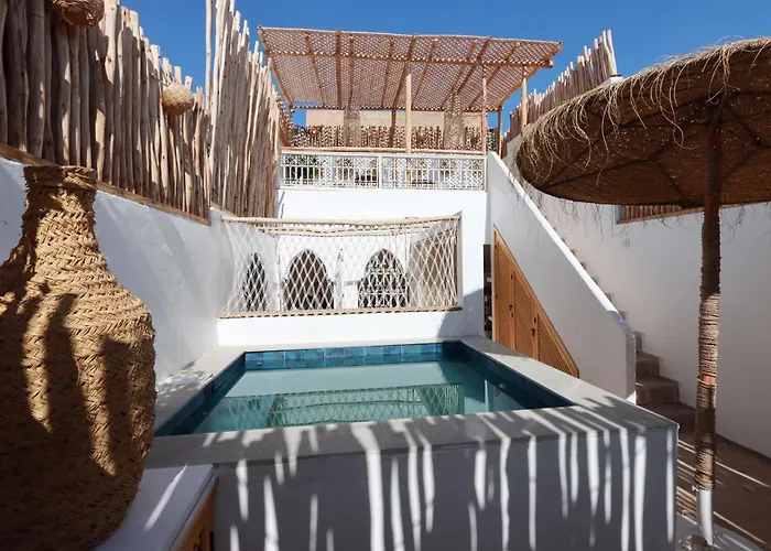 Riad El Charsa, Logement Entier 4 A 6 Personnes, Proche Jemaa El Fna, Rooftop Et Bassin Chauffe